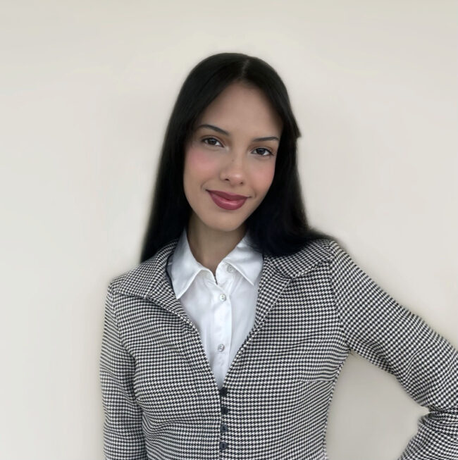 Yanellys Medina Tirado ganadora beca real