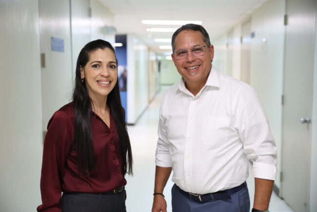 En la foto: Dra. Sheyla Ríos y el Dr. José M. Encarnación